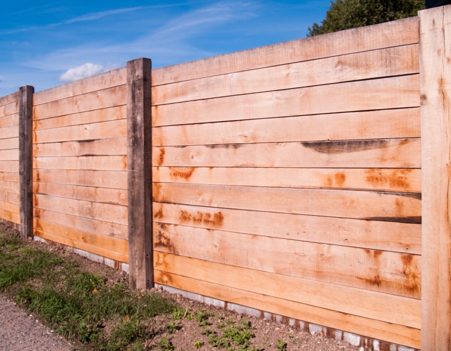 Pourquoi choisir un mur de soutènement en bois pour votre jardin ?