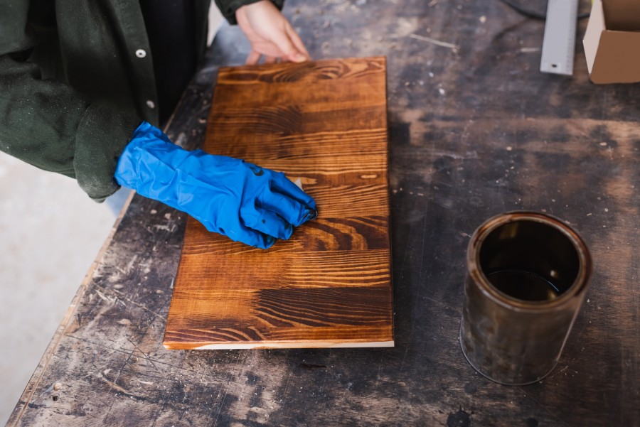 Quelle est la meilleure méthode pour décaper un meuble en bois ?