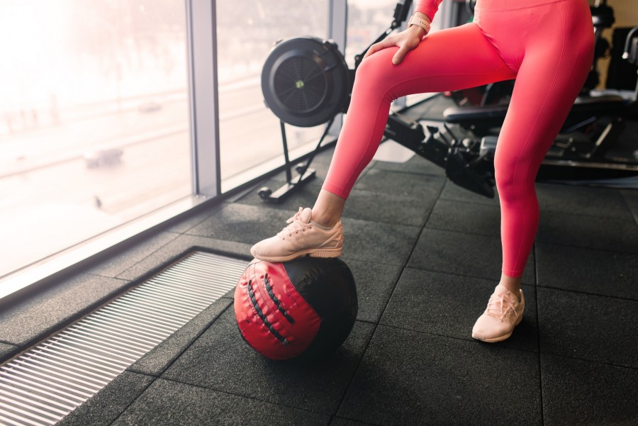 Quels sont les critères à prendre en compte pour choisir le revêtement de sol d'une salle de sport maison ?